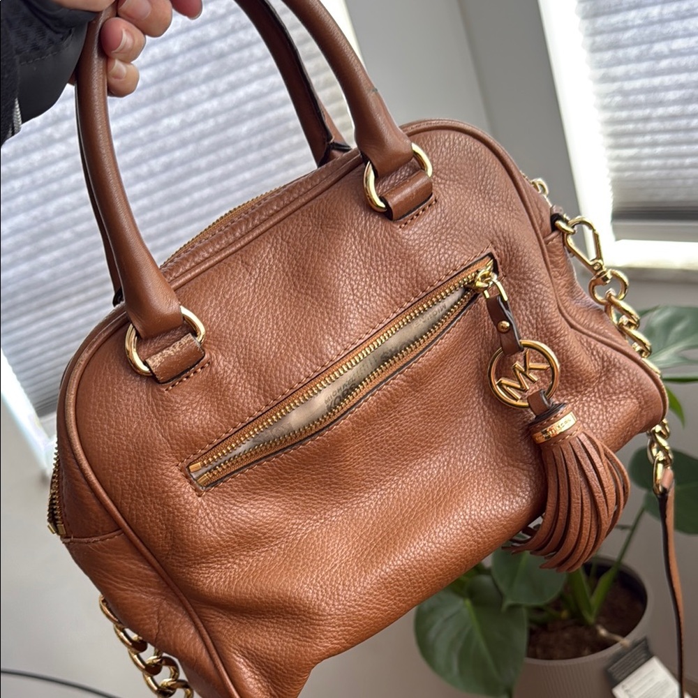Elegant Brown Leather Handbag